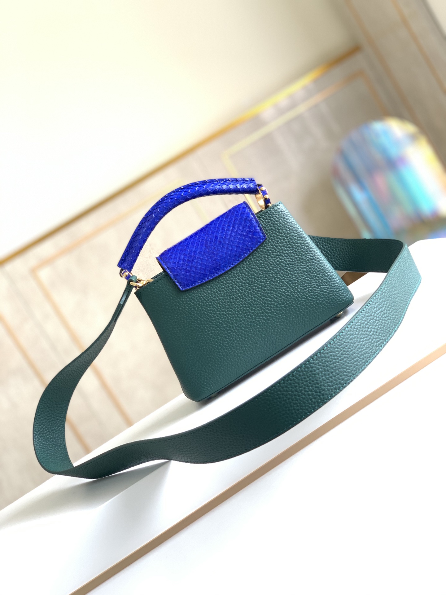L*ouis V*uitton Top Bag 21x14x8cm