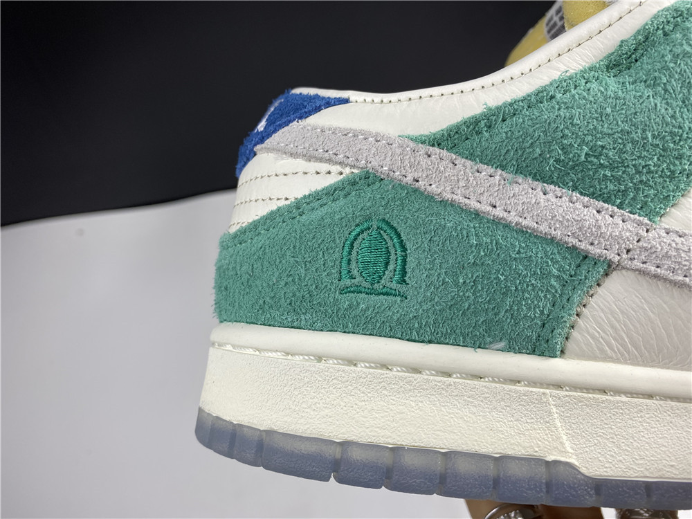 from Kasina x Nike Dunk Low CZ6501-101