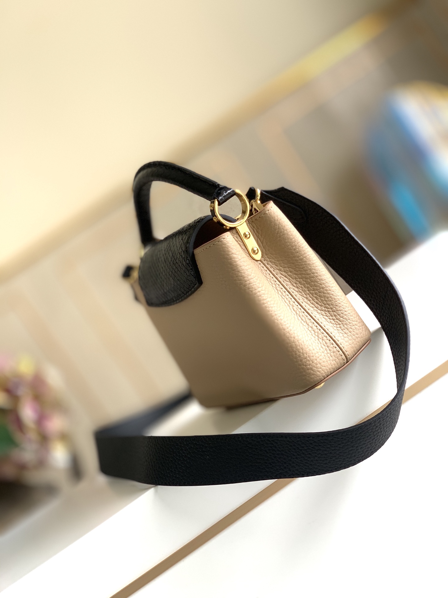 L*ouis V*uitton Top Bag 21x14x8cm