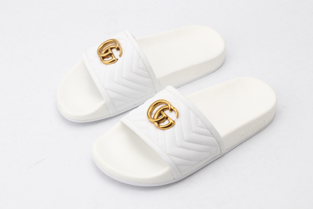 G*cci Sandals
