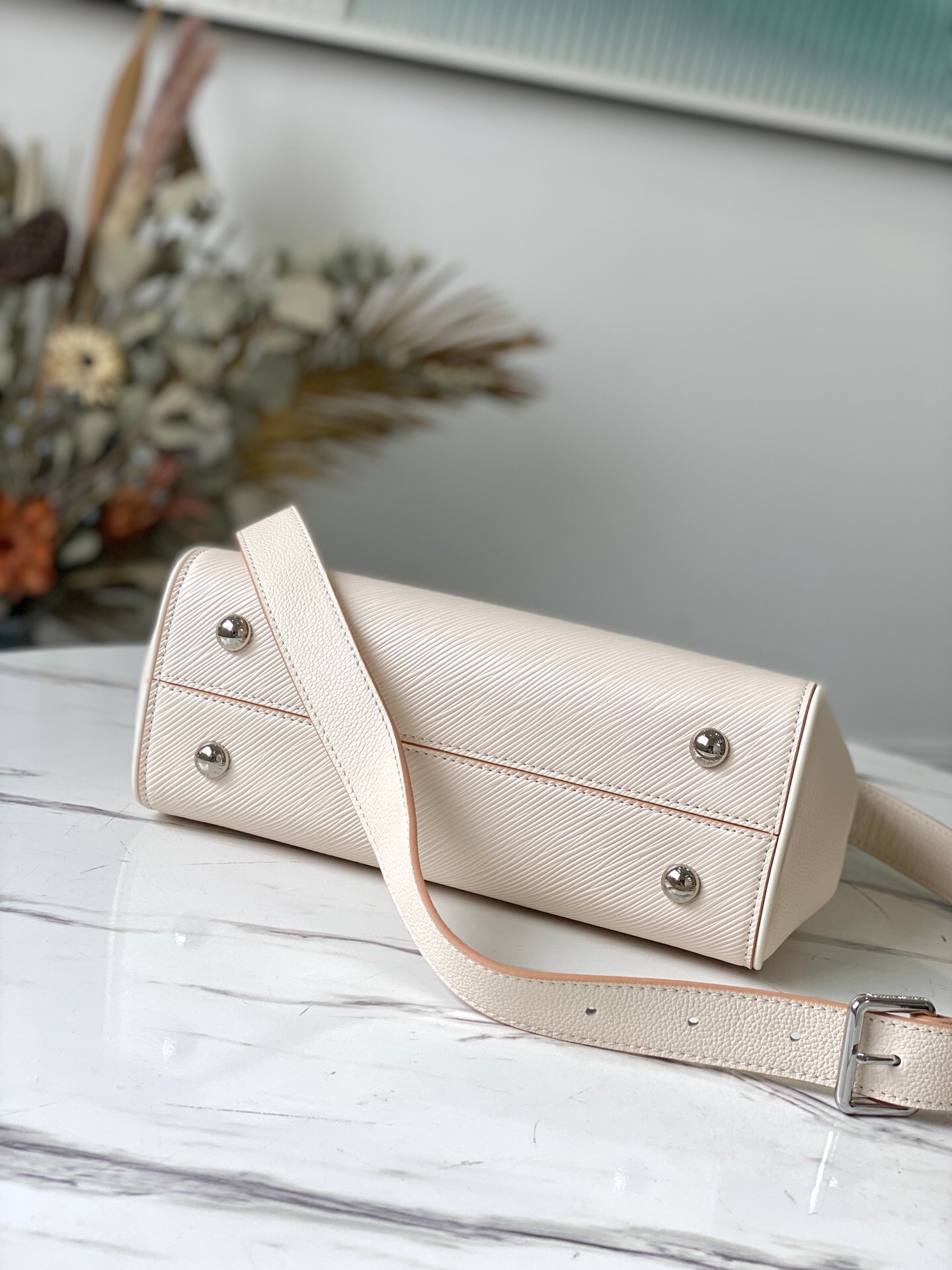 L*ouis V*uitton Top Bag 27 x 19 x 11.5cm