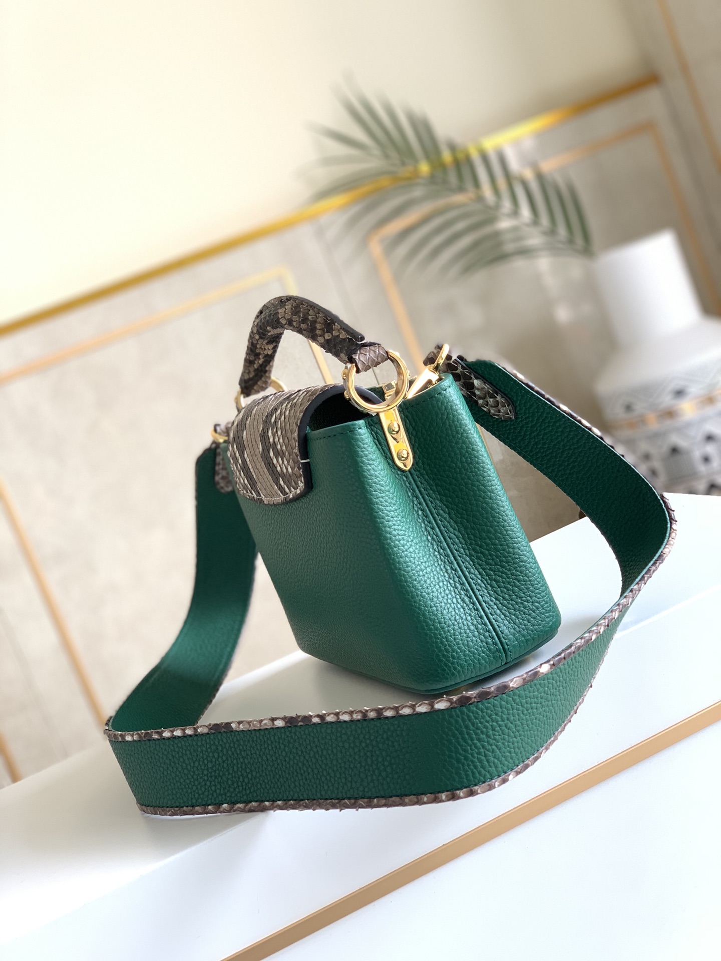 L*ouis V*uitton Top Bag 21x14x8cm