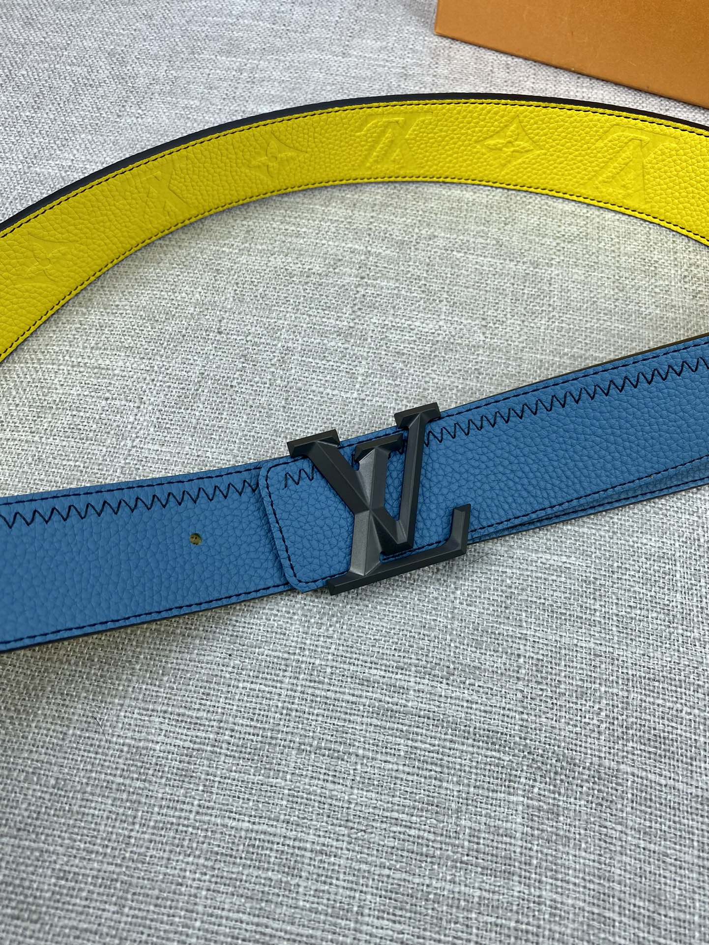 L*ouis V*uitton Belts Top Version