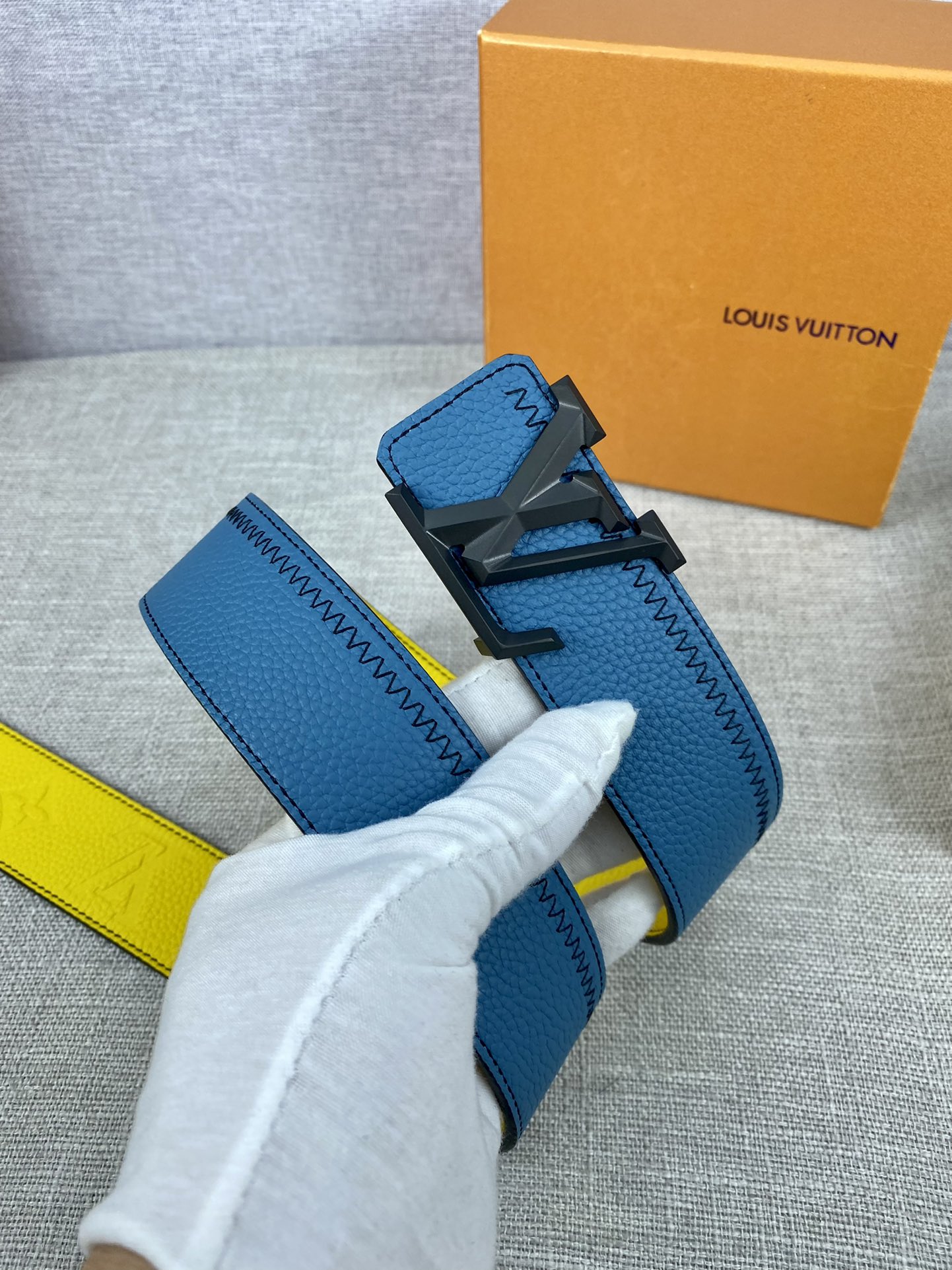 L*ouis V*uitton Belts Top Version