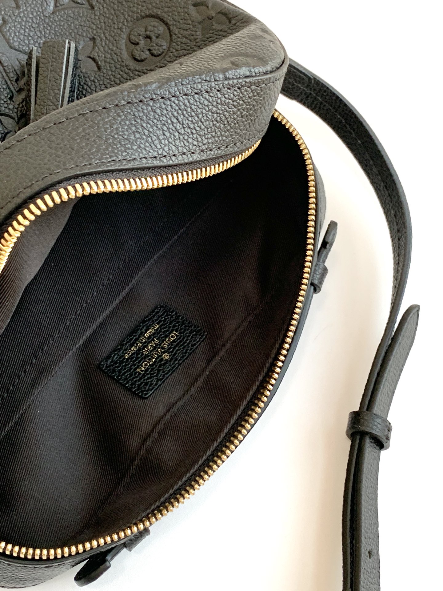 L*ouis V*uitton Top Bag 22 x 16 x 8 cm