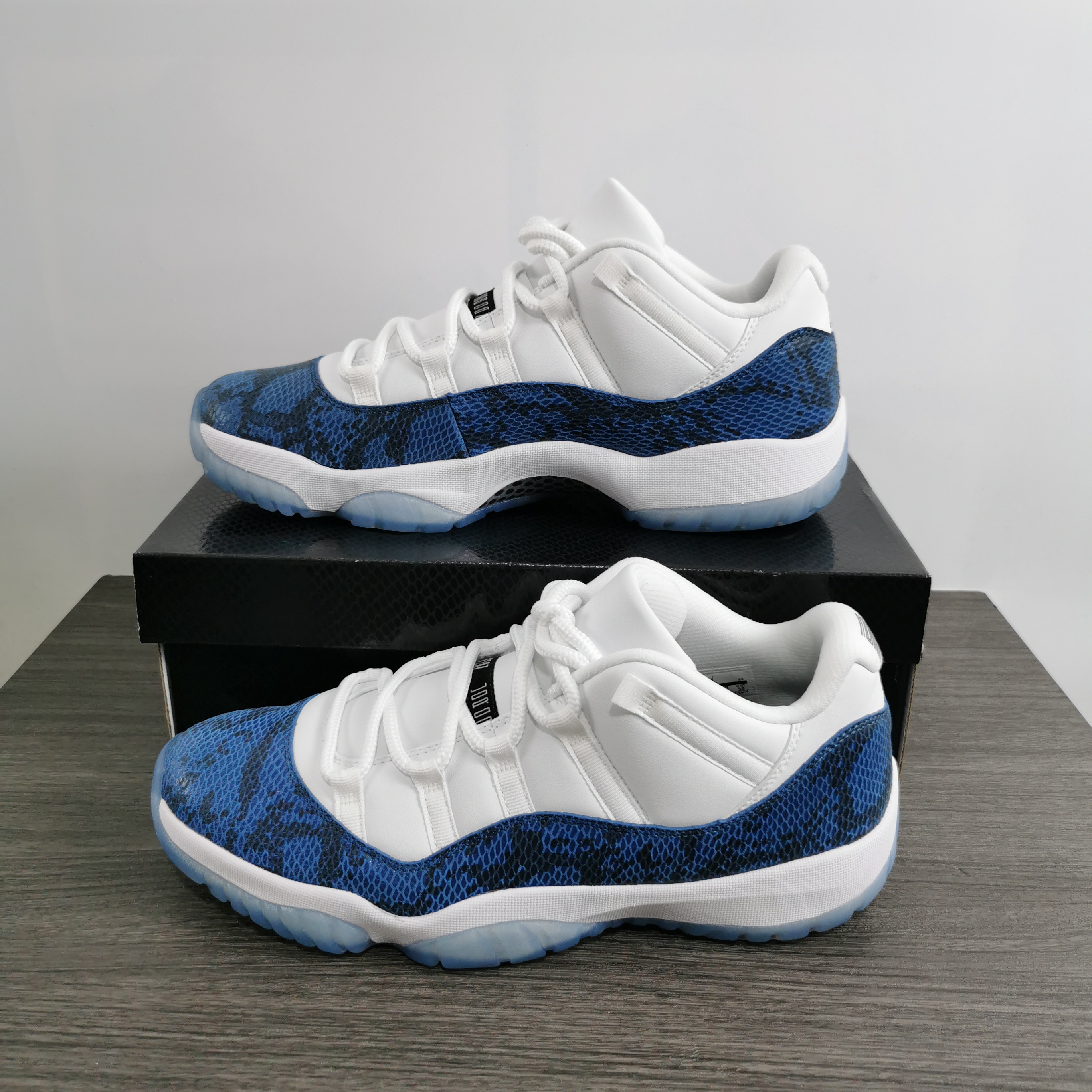 Air Jordan 11 Low