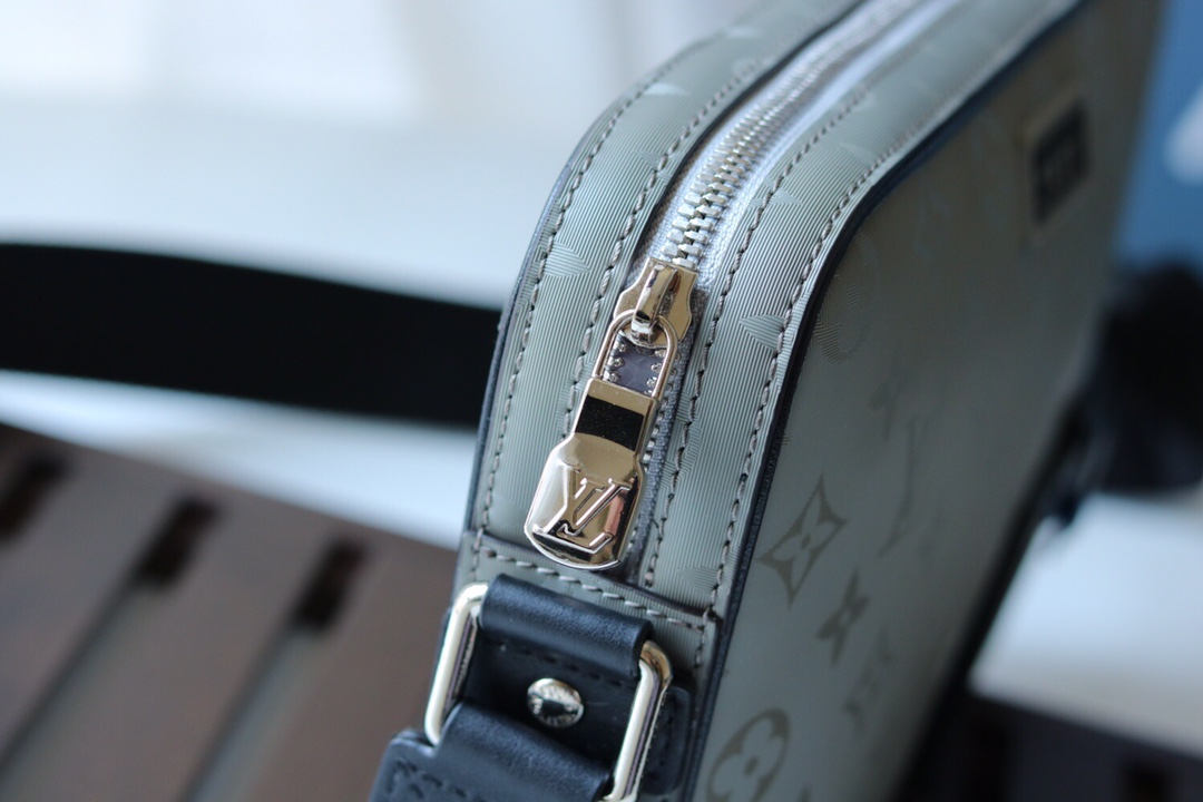 L*ouis V*uitton Top Bag 26x17x5CM