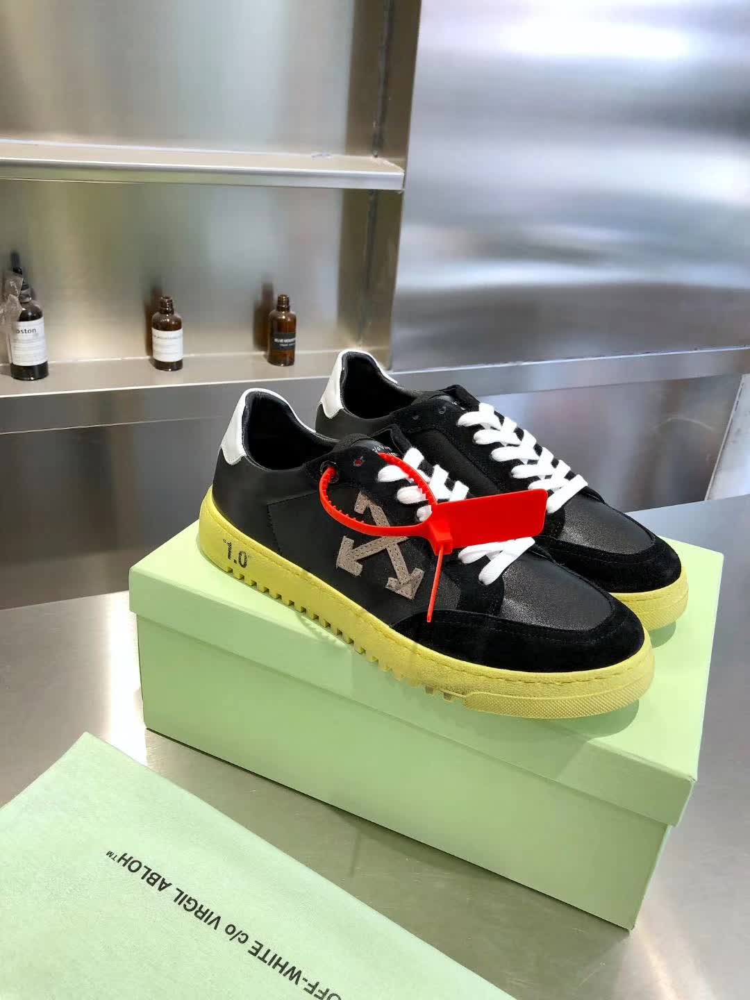 Men Women O*ff W*hite Sneaker