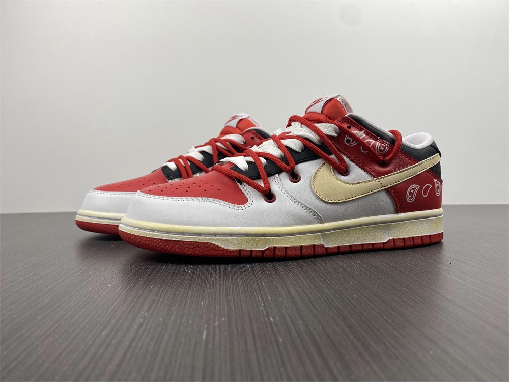 from Nike SB Dunk Low UNIVERSITY RED DD1391-600