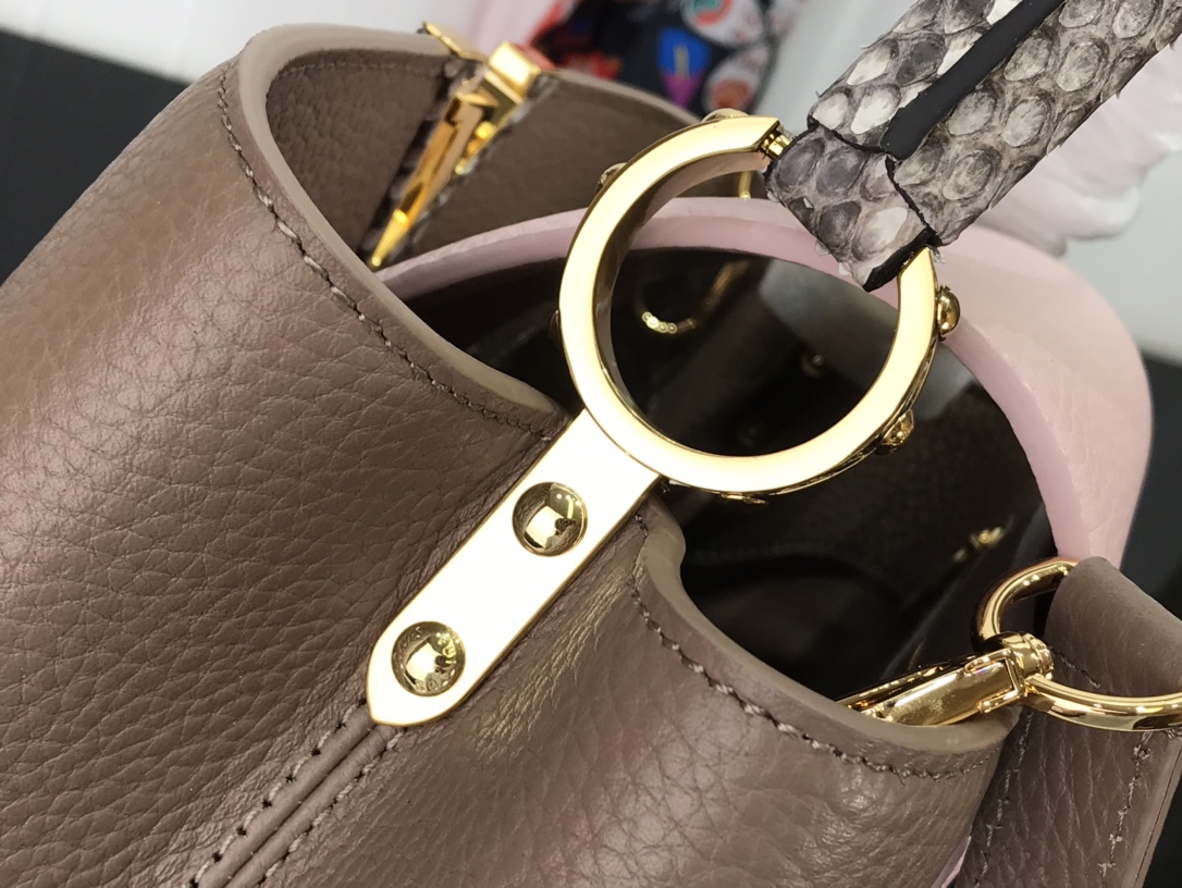 L*ouis V*uitton Top Bag 31.5 x 20.0 x 11.0 cm