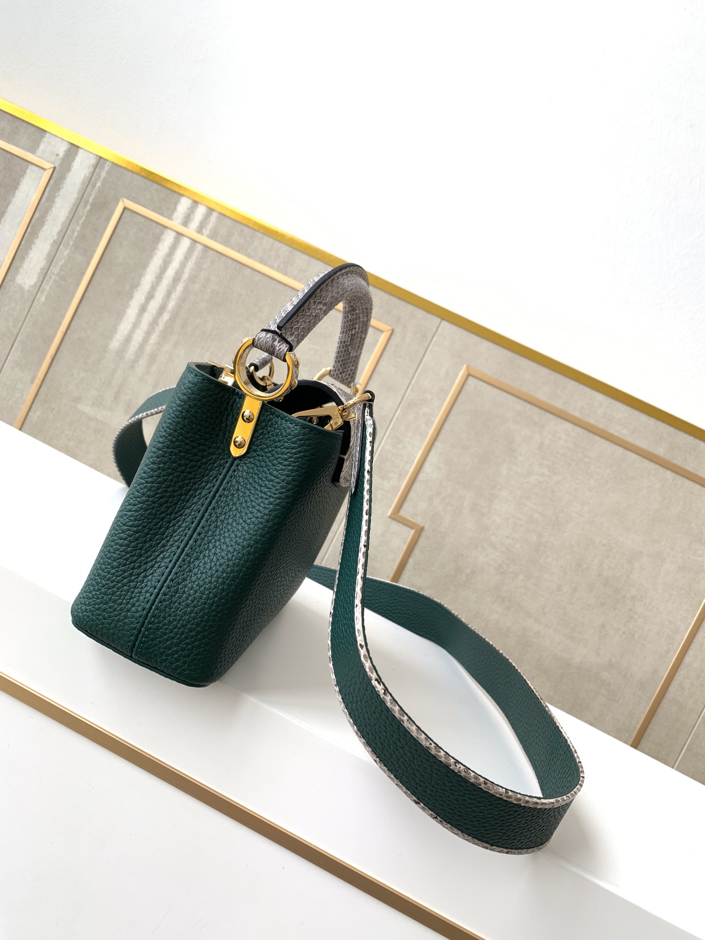 L*ouis V*uitton Top Bag 21x14x8cm