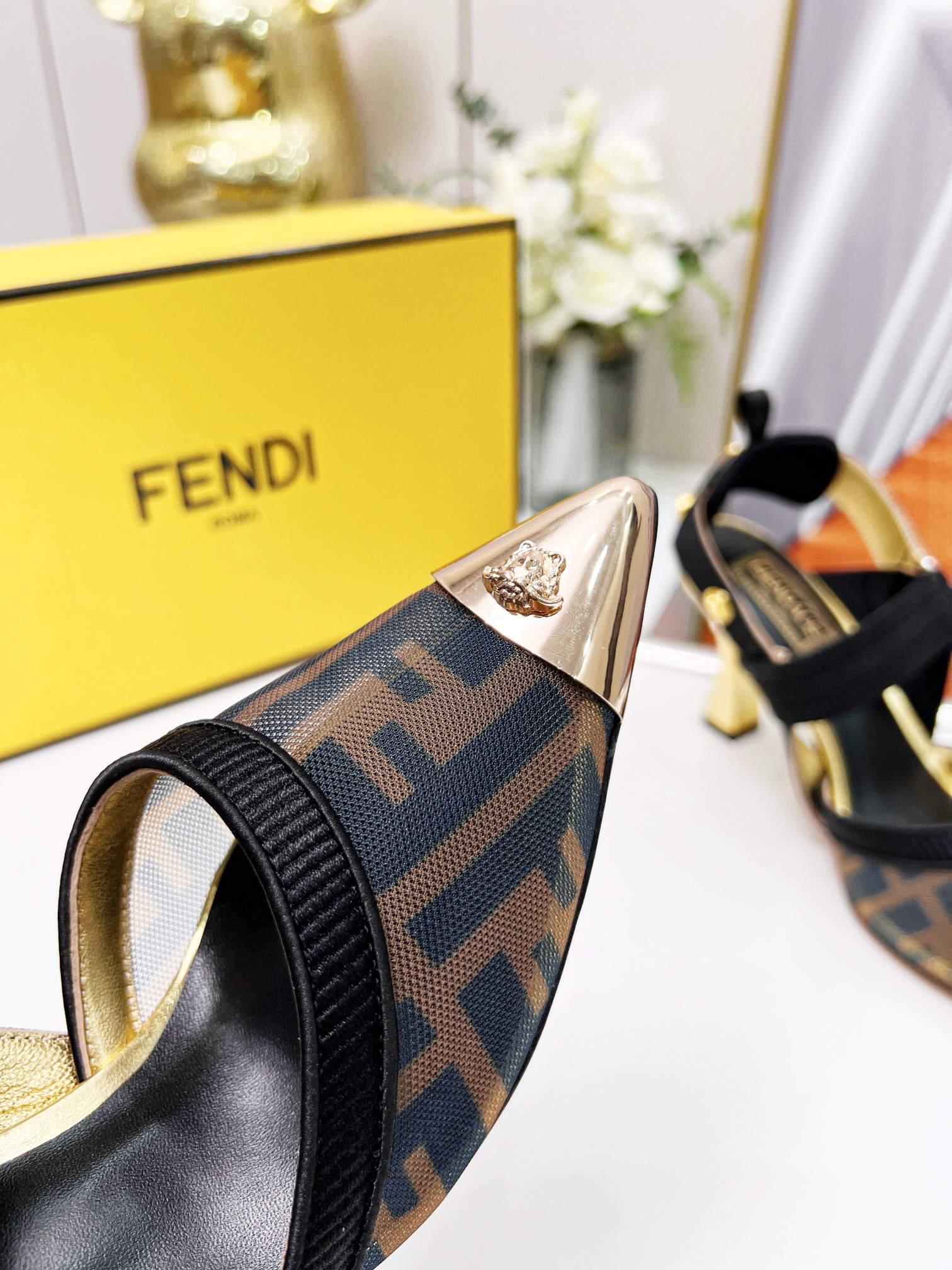 Women F*endi Top Quality Sandals