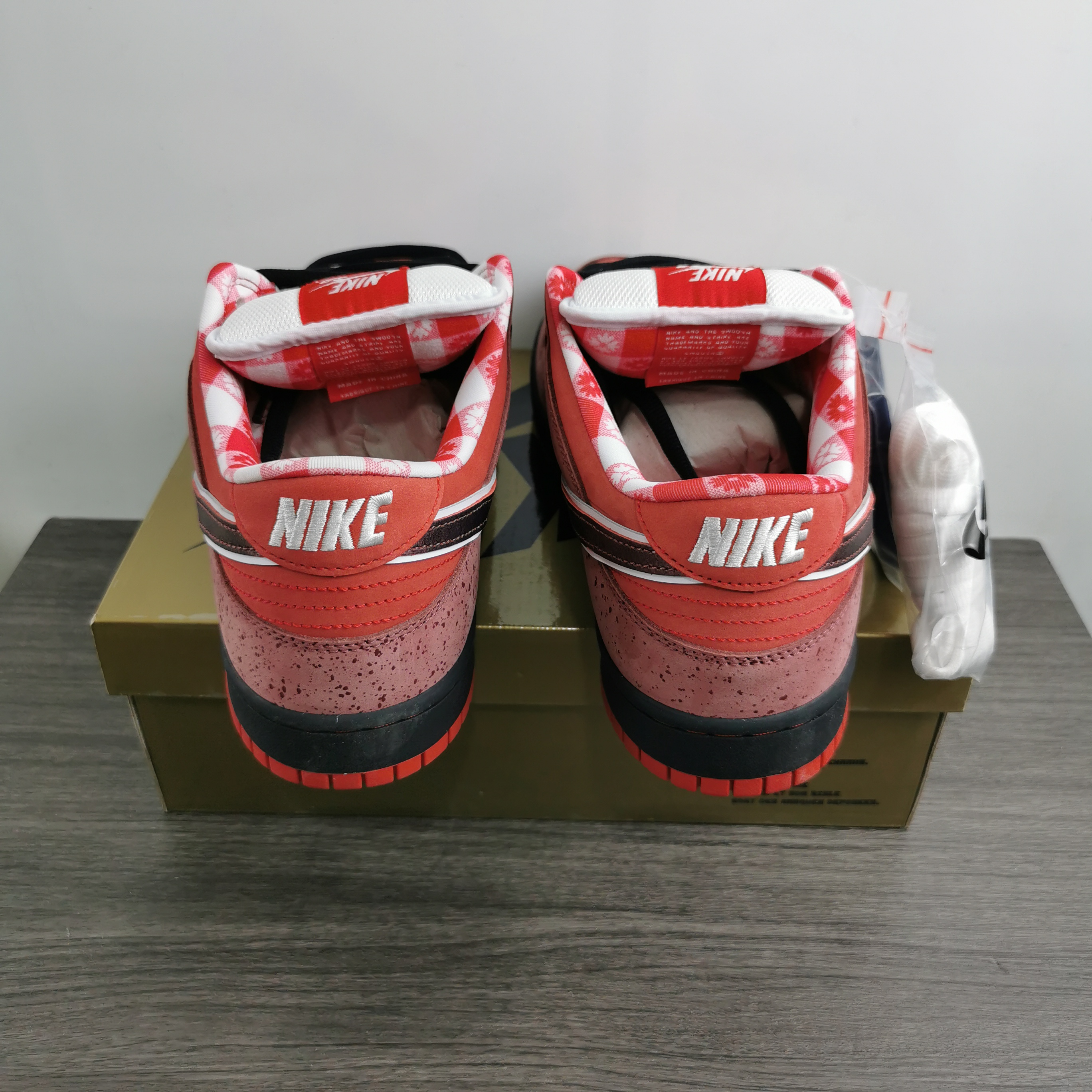 from Nike SB Dunk Low Sb Lobster 313170-661