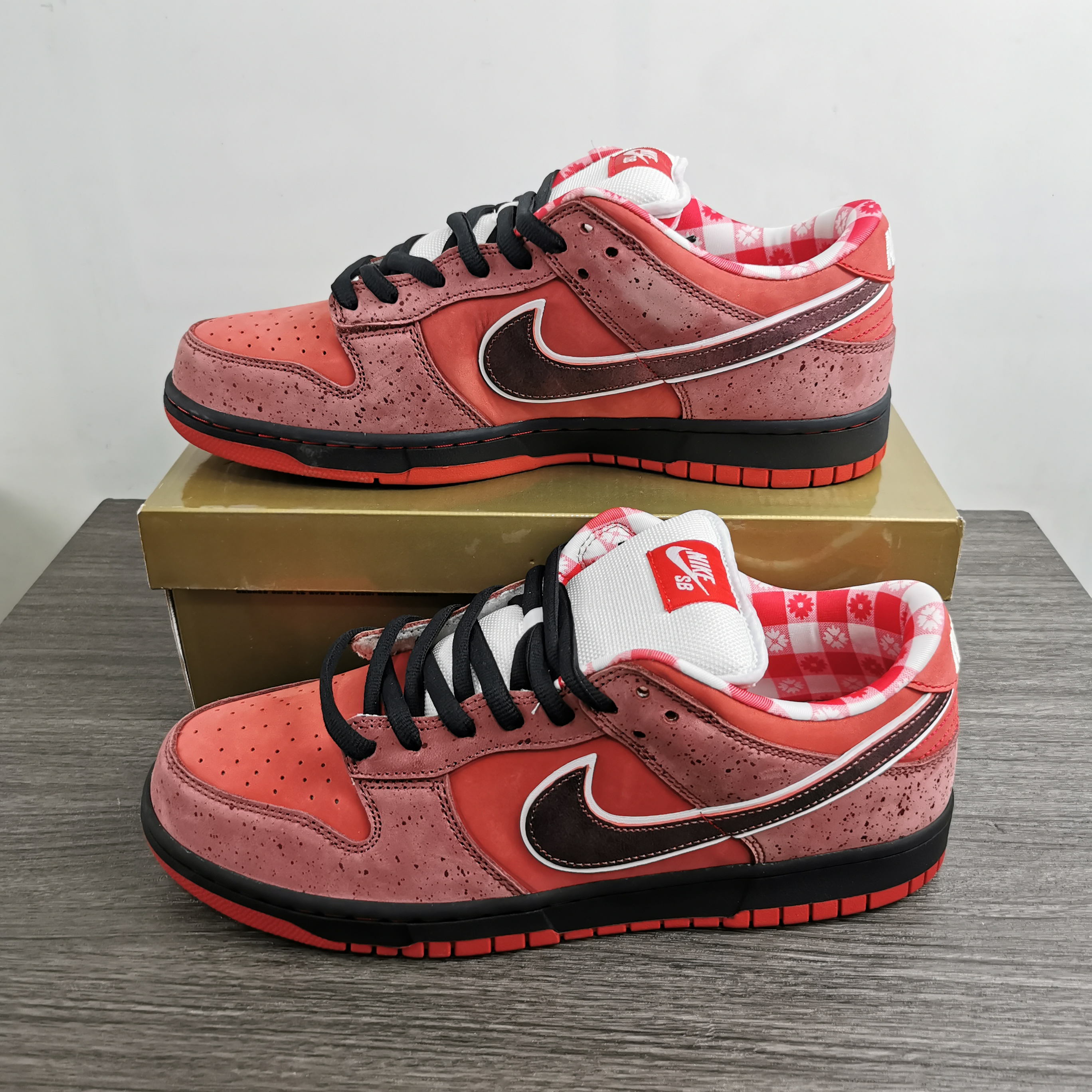 from Nike SB Dunk Low Sb Lobster 313170-661