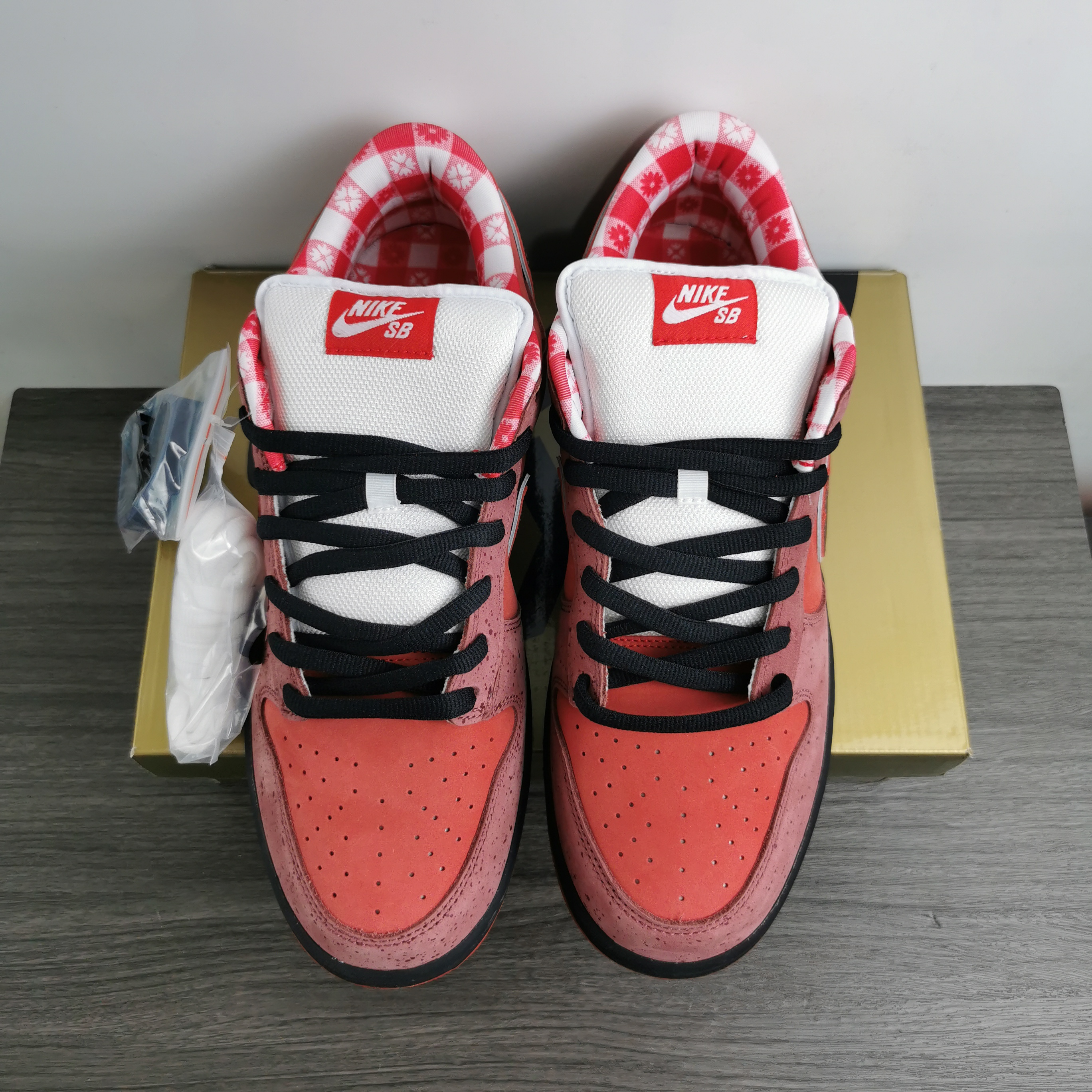 from Nike SB Dunk Low Sb Lobster 313170-661