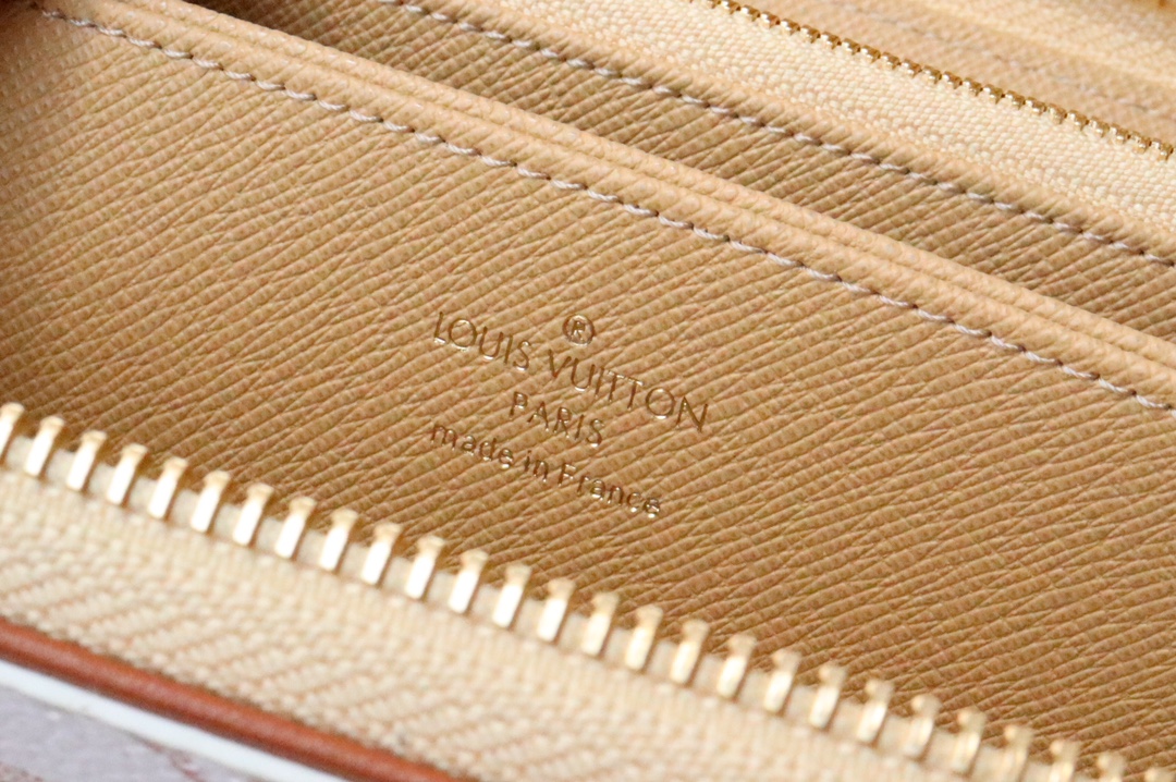 L*ouis V*uitton Bag Top Quality 19*10.5*2CM