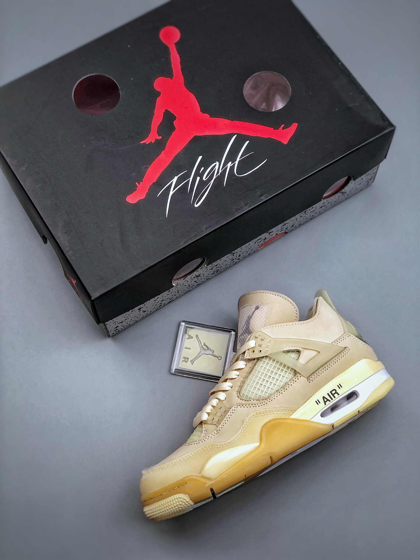 OFF-WHITE x Air Jordan 4 “sail”ow