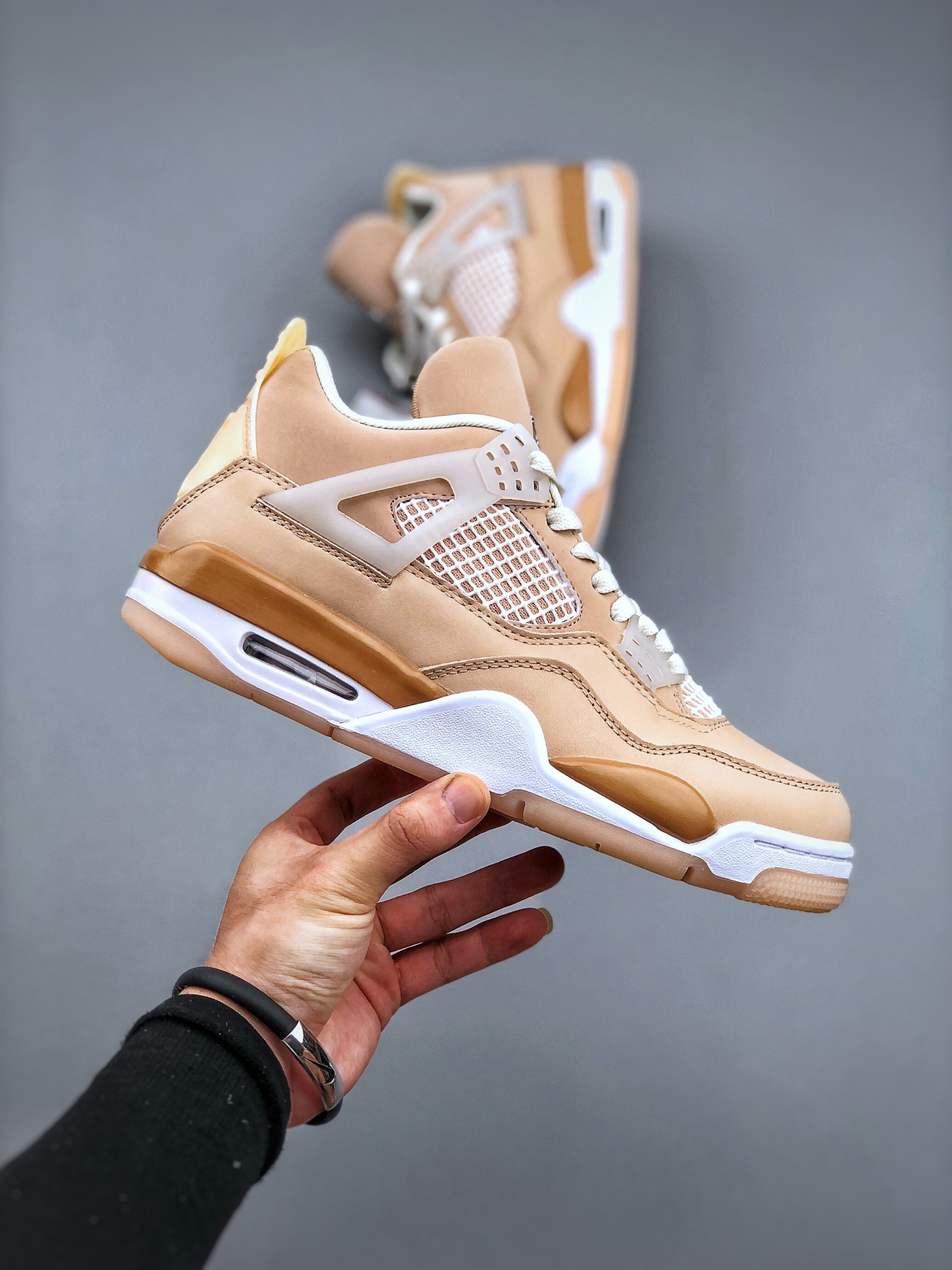 OFF-WHITE x Air Jordan 4 “sail”ow