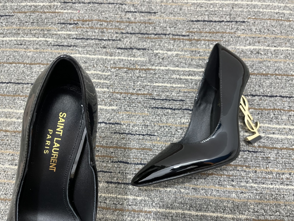 Women Y*SL Top Pumps