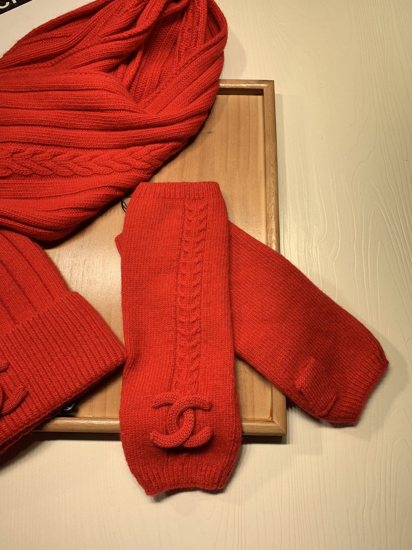 Women Men Hat+Gloves+The scarf C*hanel