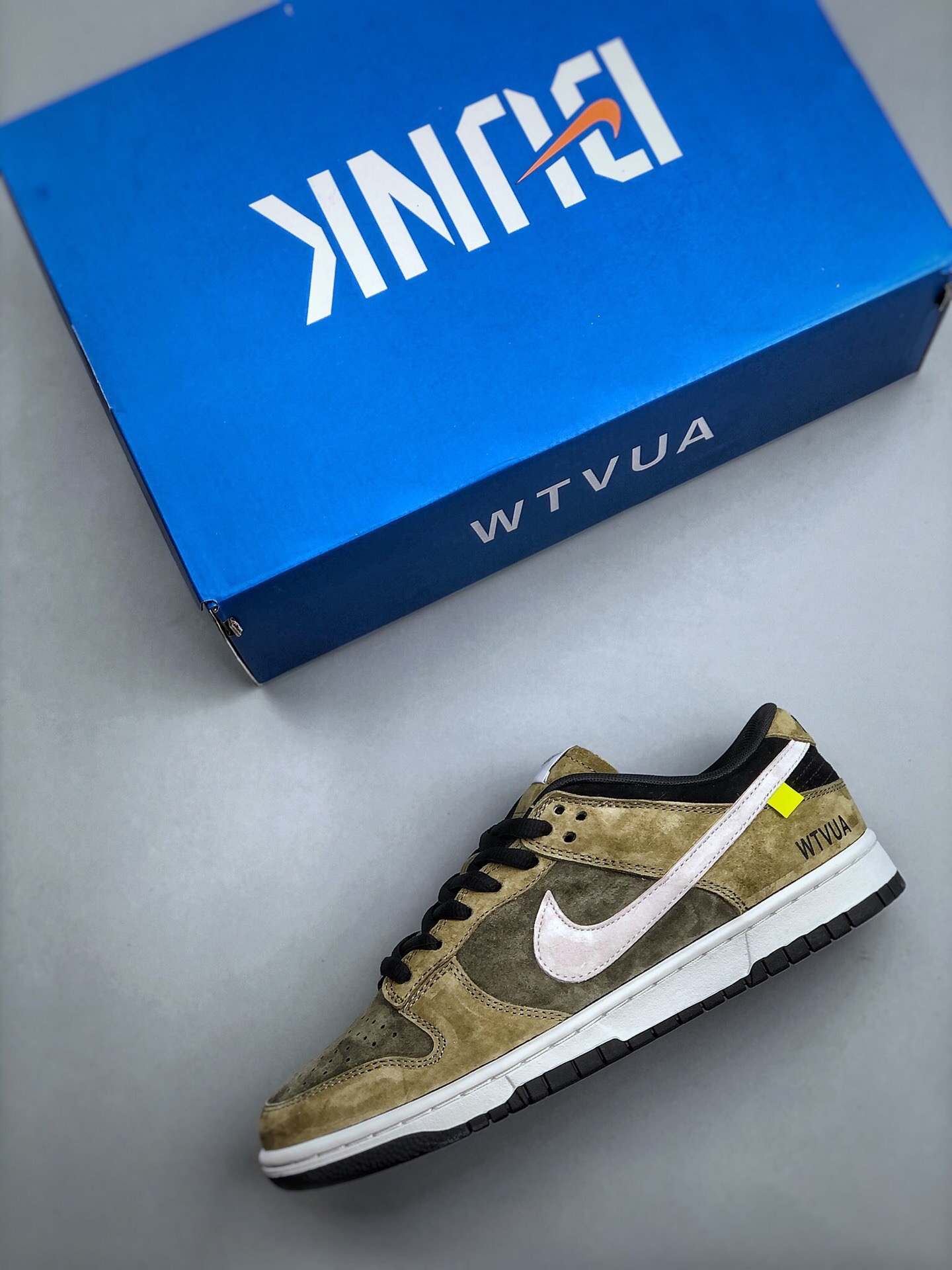 WTVUA x Nike dunk SB Low