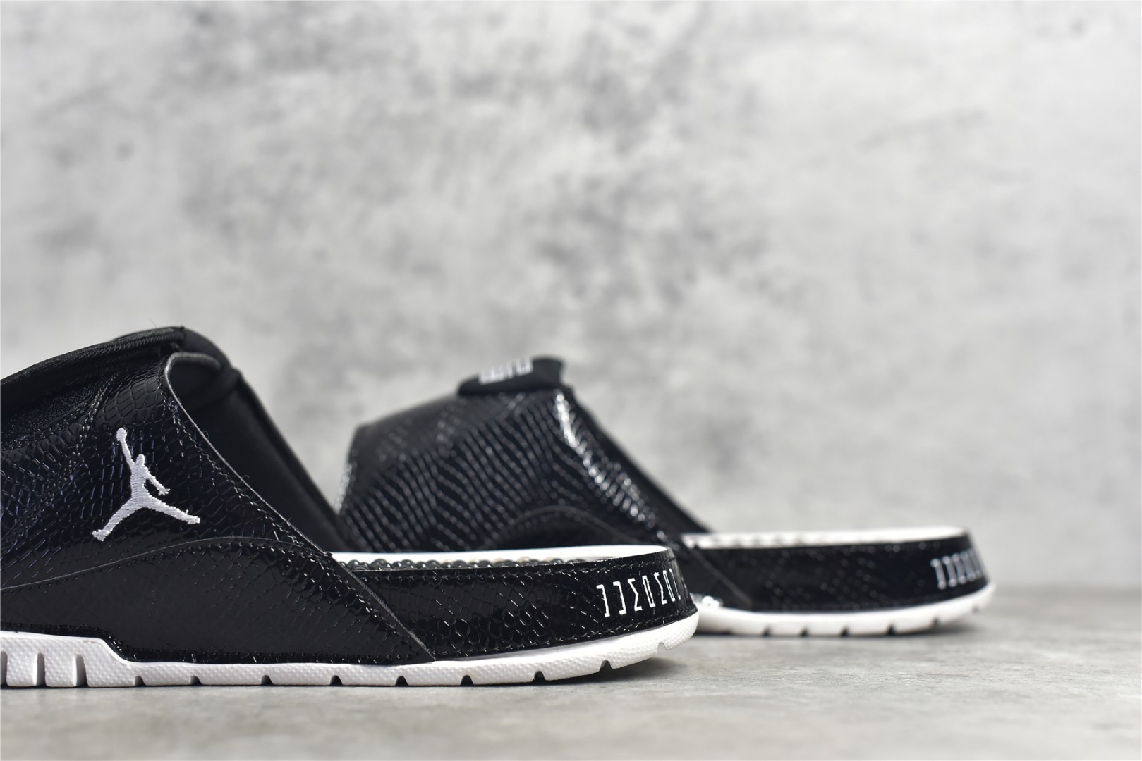 Nike Air Jordan 11 Slippers