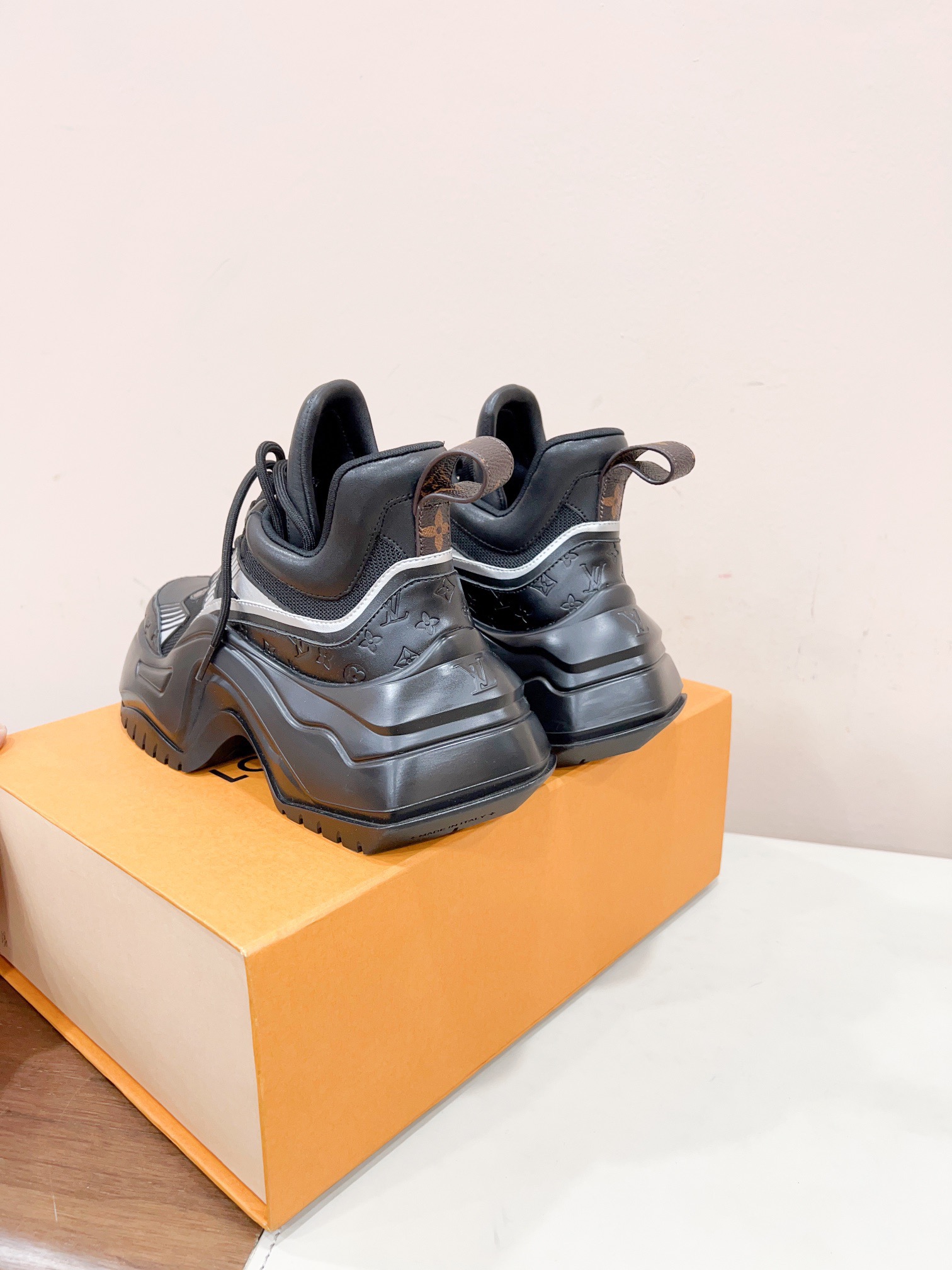 Women L*ouis V*uitton Top Sneaker