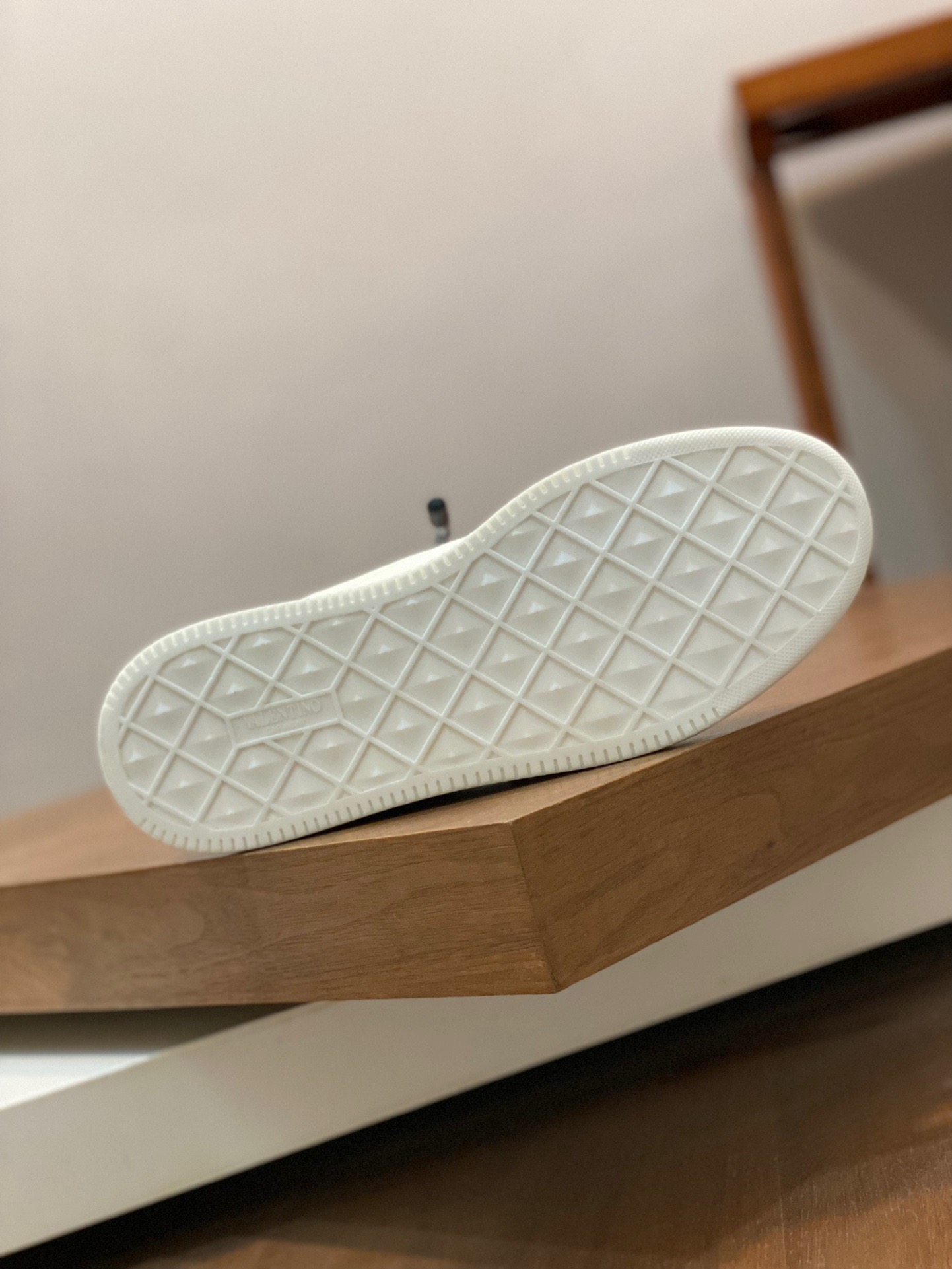 Men Women 𝑉*𝐴𝐿𝐸𝑁𝑇𝐼𝑁𝑂 Top Sneaker