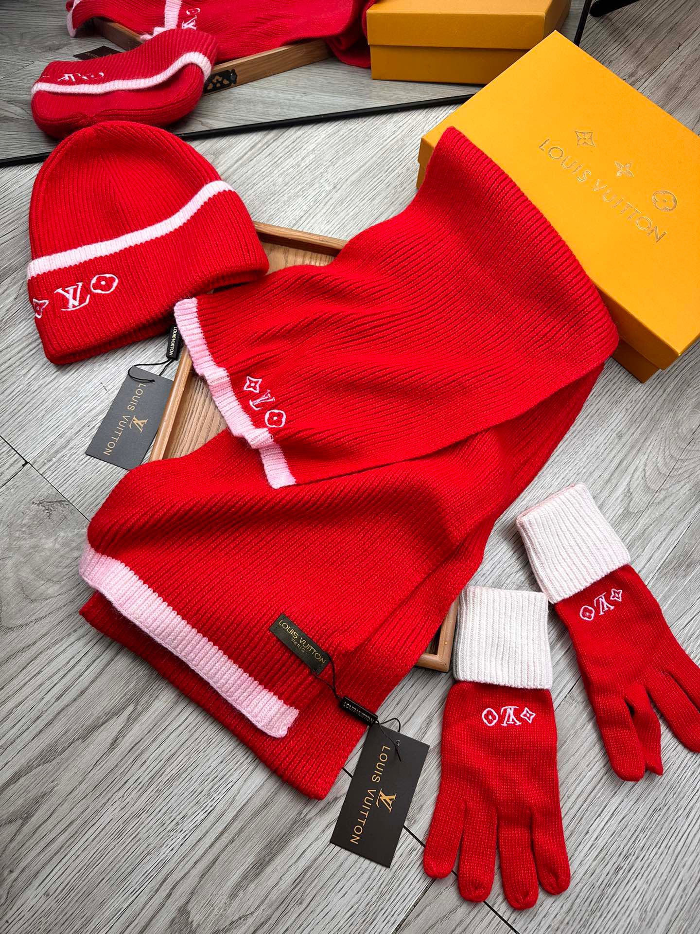 Women Men Hat+Gloves+The scarf L*V
