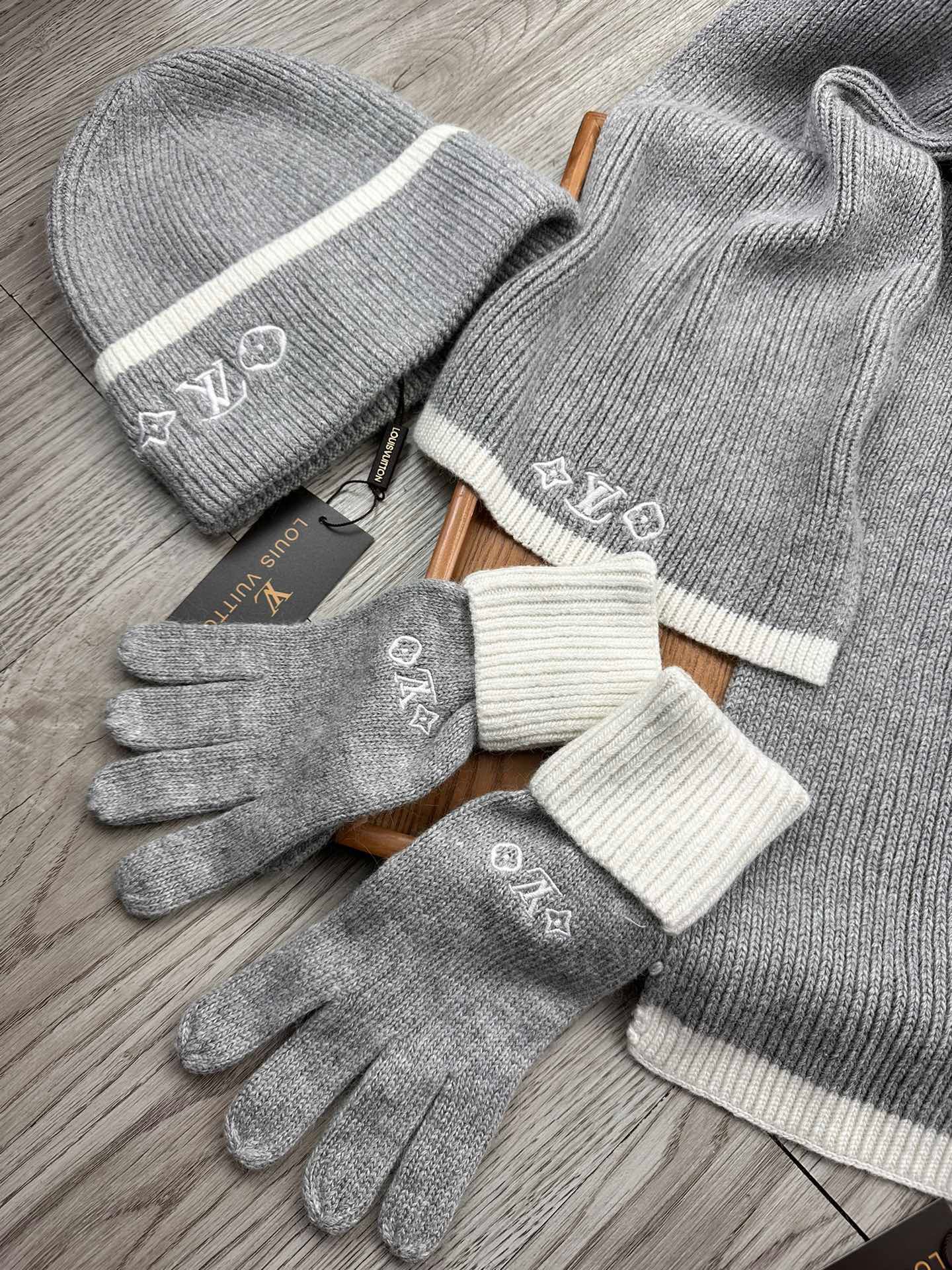 Women Men Hat+Gloves+The scarf L*V