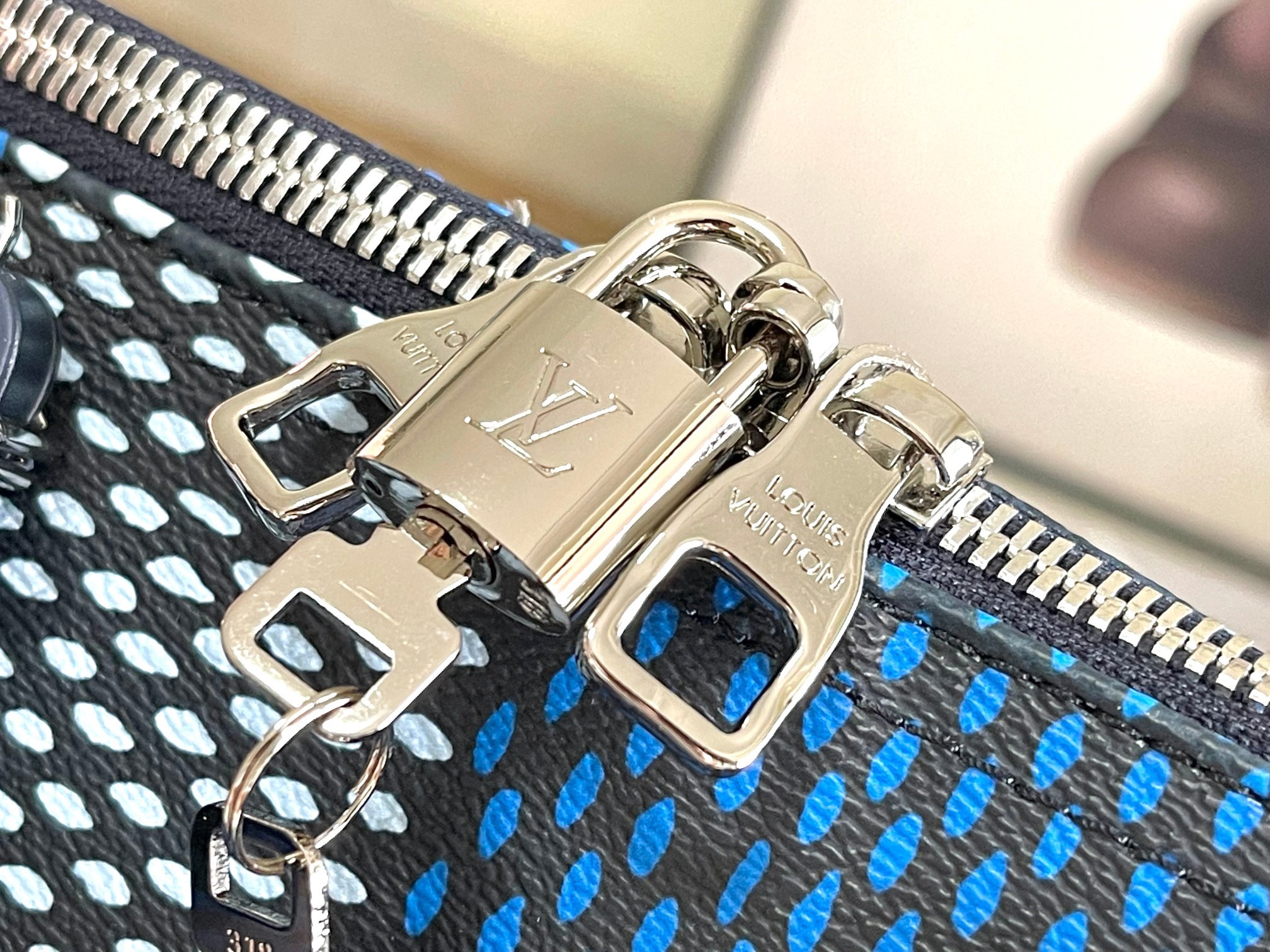 L*ouis V*uitton Top Bag