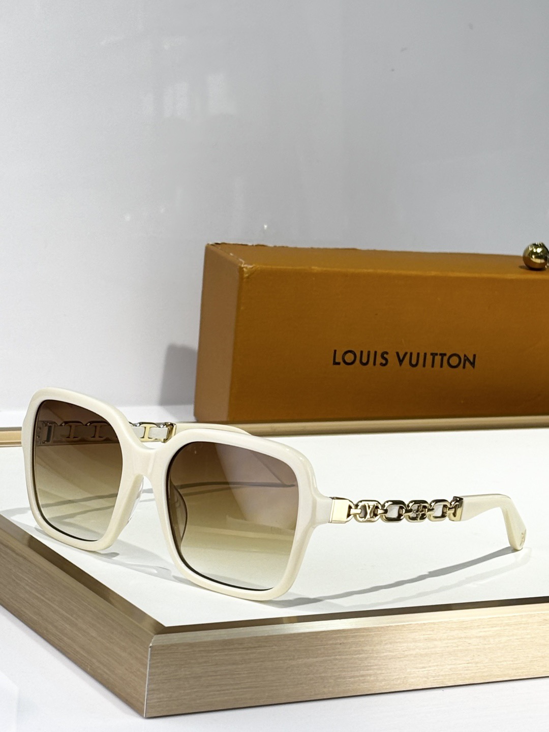 L*ouis V*uitton Glasses