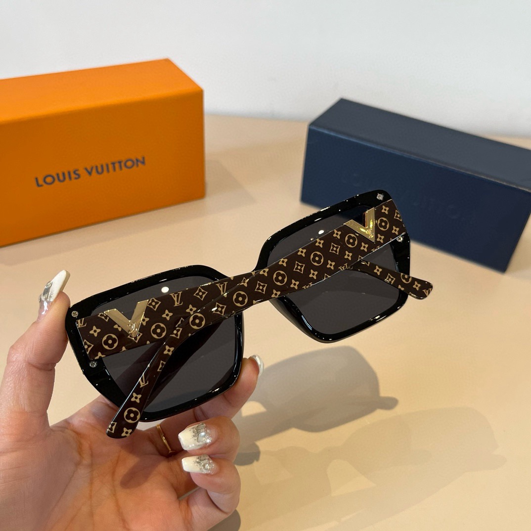 L*ouis V*uitton Glasses