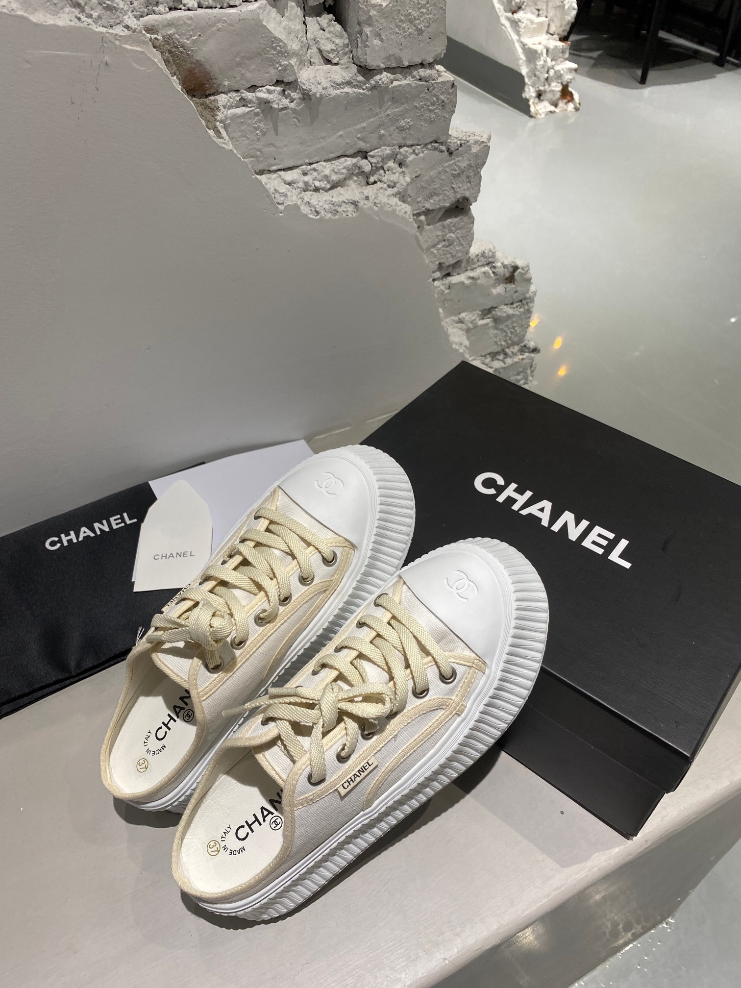 Women Top Quality C*hanel shoes