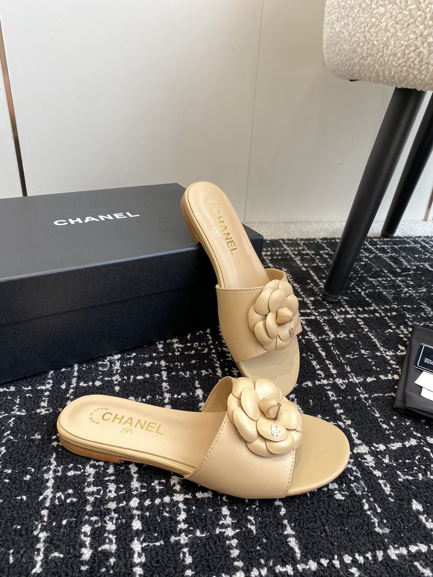 Women Top Quality C*hanel shoes