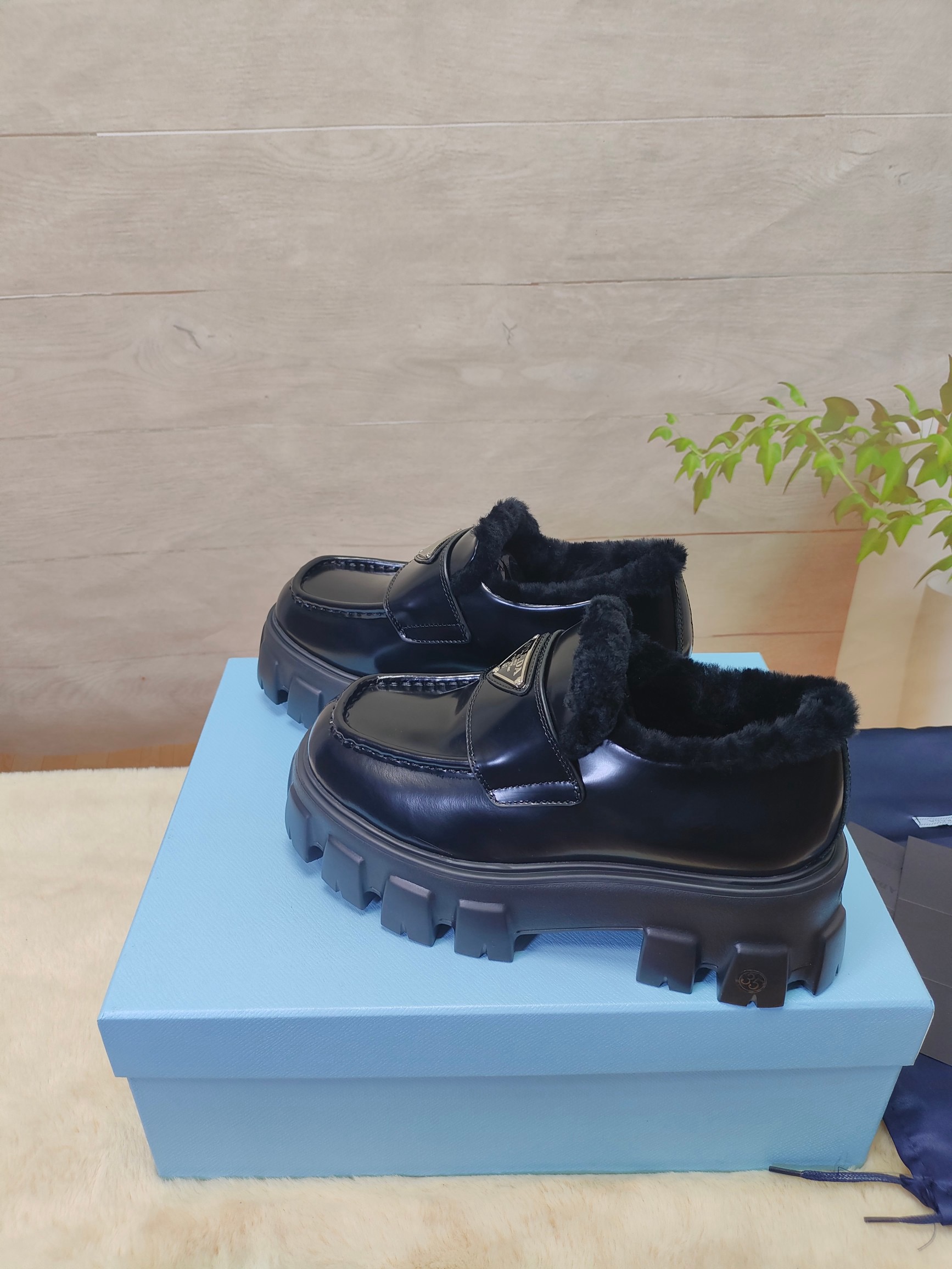 Women Men Top Quality P*rada shoes