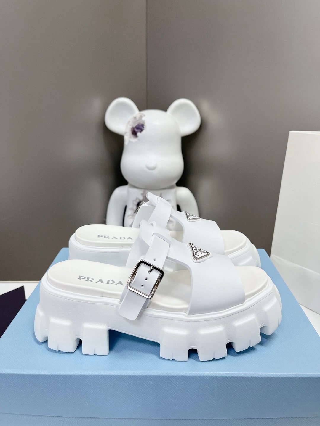 Women Top Quality P*rada shoes