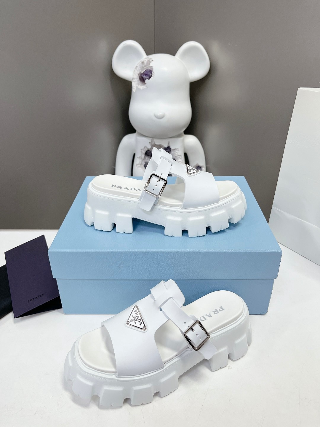 Women Top Quality P*rada shoes