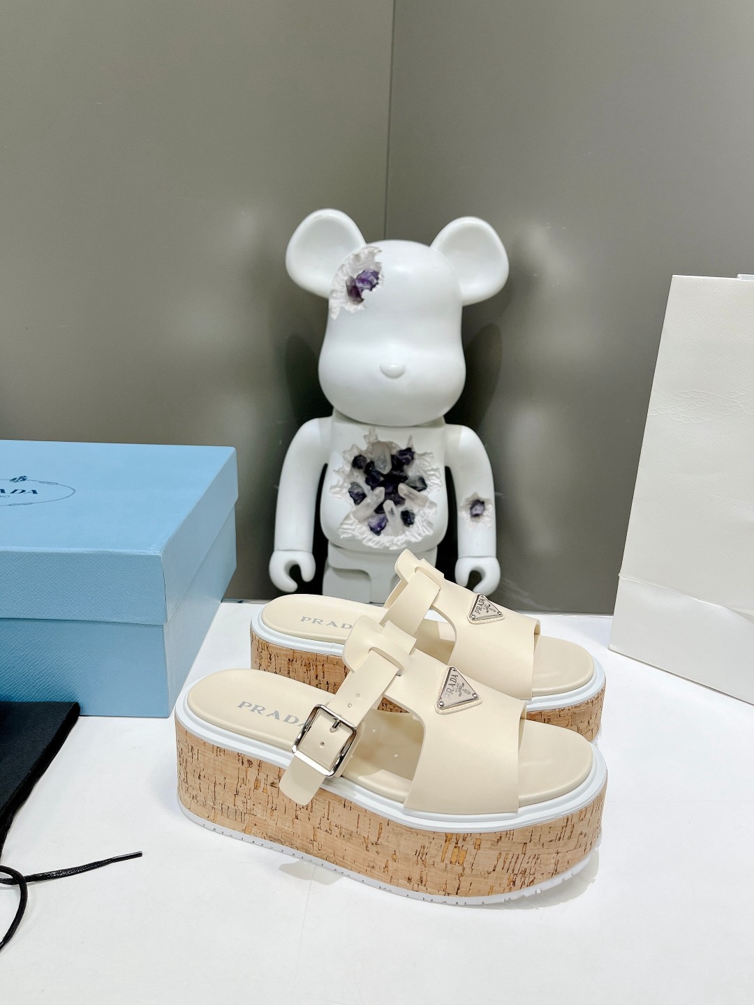 Women Top Quality P*rada shoes