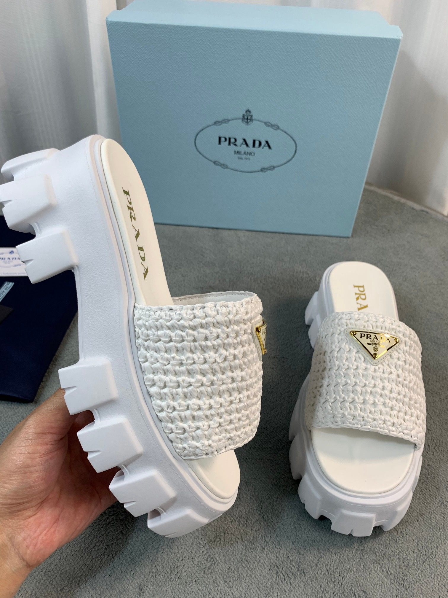 Women Top Quality P*rada shoes